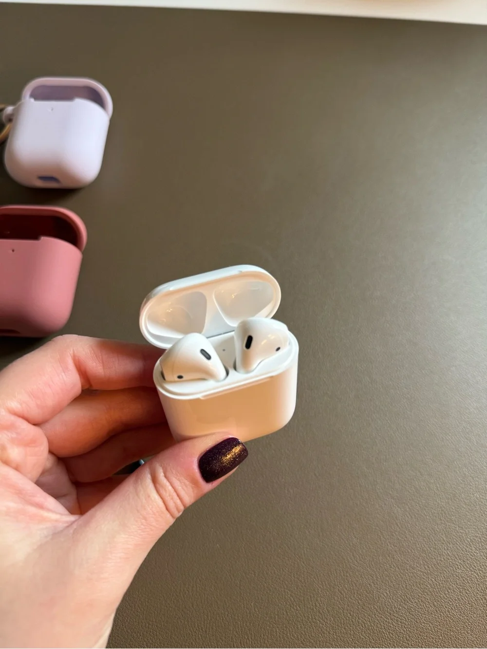 Apple AirPods Gen. 2 + 6 Case Bundle